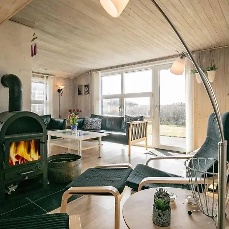 Holiday home Three-bedroom In 54 Lokken