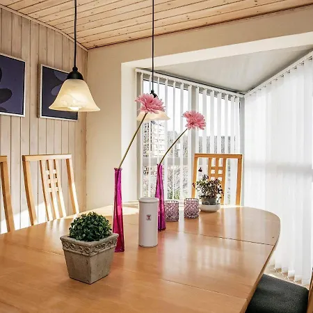 Three-bedroom In 54 Lokken