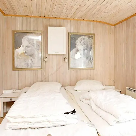 8 Person In Lokken-by Traum *