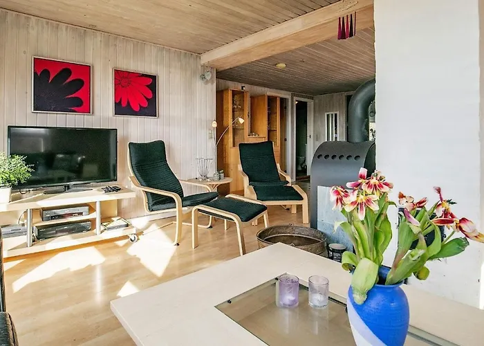 8 Person In Lokken-by Traum