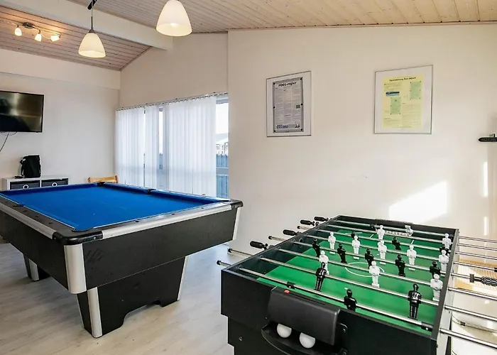 8 Person In Lokken-by Traum *