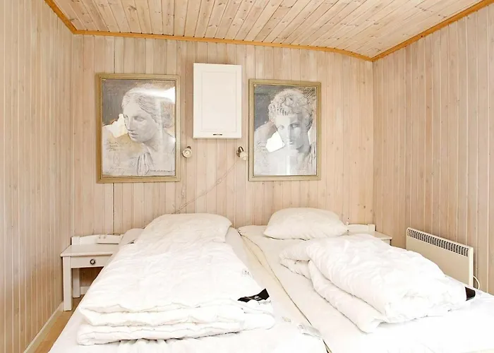 8 Person In Lokken-by Traum *